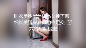 先亲小嘴再吃奶子，连续两炮各种抽插，镜头前抱起来干的好猛，最后撸进小嘴里