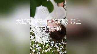 熟女姐姐丝袜诱惑，边帮我足交玩鸡巴边跟人打电话，’啥理发店，你看这像么‘，看着好风骚的姐姐！