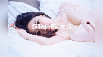 复式别墅楼梯上大战黄发妹子，双飞大战