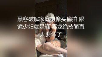 相亲相爱的两姐妹在家一起洗澡,还相互帮忙搓背