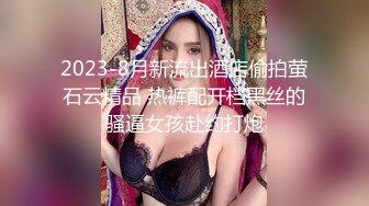 -网络红人咬一口小奈樱会员尊享版 玩黄瓜自慰搞的嫩穴水汪汪