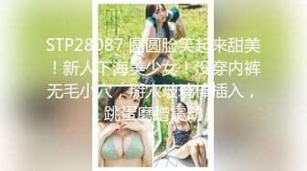  颜值苗条小姐姐！和女同闺蜜双女秀！69骑脸互舔骚逼，单腿黑丝美腿，跳蛋震穴，穿戴假屌操逼