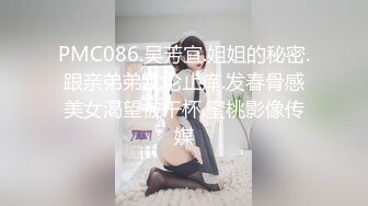 床上的人妻大哥的玩物，露脸好身材，先给大哥口交再来个奶炮，撅着屁股被大哥后入抽插圆润的骚奶子【水印】