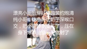 中年大叔忽悠美女顾客做特殊服务，全身按摩撩骚忽悠顾客揉奶玩逼