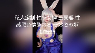 白衣黑裙妹子啪啪穿上情趣制服抬腿侧入猛操休息下搞了两炮