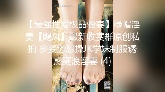 大哥的小女人露脸颜值不错，非常乖巧听话让大哥扒光了玩弄，先舔乳头再舔鸡巴和蛋蛋，无套抽插直接内射