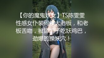 【新速片遞】一月新流出大神潜入商场隔板女厕侧后角度偷拍❤️美女尿尿蓝色衣服少妇粑粑粘在了屁眼用手抠