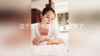 中年妇女重口味，舔弄老黑大鸡巴，特写插入后入爆草，厨房里露脸被干，还被草尿了，浪叫呻吟不止高潮不断