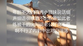 露脸少妇颜值不错大奶子，说着淫声荡语诱惑狼友揉捏骚奶子，撅着屁股掰开骚穴给狼友看，自慰骚逼淫水好多