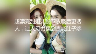 澡堂子偷拍害羞躲在角落泡澡的美女+闷闷不乐的小美女洗屁屁