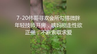 极品少妇女上位虎穴深入无套吞大屌，龟头好大，摩擦阴蒂和外阴，玩三P