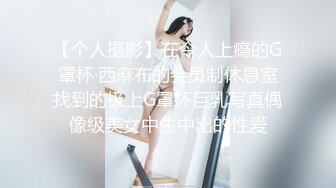 热辣的女仆在上班的第一天就引诱她的老板