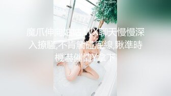 旅游景区女厕全景偷拍多位漂亮的小姐姐来嘘嘘还有一位尿急就是解不开连体裙真想帮她一把 (3)