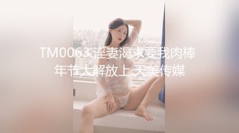  爆乳眼镜小美女 抽插小嘴活一流 怼入小穴爆操 无毛骚穴尽情大力输出 美女很耐操