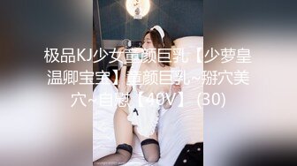 看到那丰满的咪咪、湿润的小穴，我胯下的肉棒禁不住勃起。女儿的朋友全都是巨乳美少女，身着制服更是无比迷人，胯下的肉棒早已按捺不住勃起！2