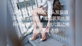  高端会所女技师撅着屁股给狼友看着骚逼伺候大哥，胸推漫游深喉大鸡巴舔菊花真骚