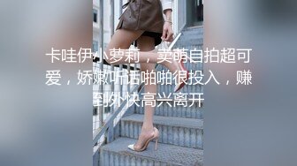 【在线】手机直播年轻巨乳少妇边玩手机边和狼友聊天展示着自己L体Y毛修剪的很整齐很漂亮