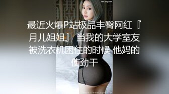 大辫子的小姑娘穿着开档黑丝诱惑狼友，淫语互动撩骚不断，道具玩弄骚穴，淫水都拉丝了真骚啊