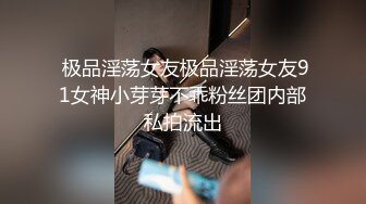 红色妖艳网袜韵味美少妇，被道具一插就停不下来白浆顺着大腿流，木耳一黑，换了很多道具