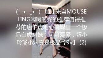 00后新疆小美女调皮可爱地吃着我的大鸡巴