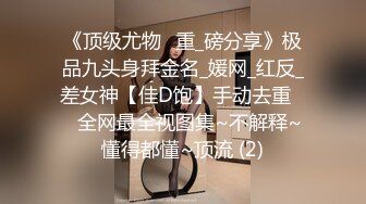 学校澡堂换衣间，女同学借故在打电话，实则在偷拍各路大美女，阴毛非常浓密，个个颜值堪称女神啊！