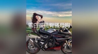 【新片速遞】  ✨【媚黑女和黑人调教老公】少妇和黑人交换唾液，绿帽老公跪着舔脚吃口水