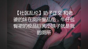 公交车上玩弄直男,直男为了不让女友发现,也不敢大声喝止 2_4