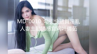 商场女厕全景偷拍美女服务员的极品小黑鲍