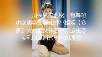 炮友放假酒店自慰操逼，假屌快速抽插，搞得美穴湿哒哒，主动骑在身上抓着奶子操