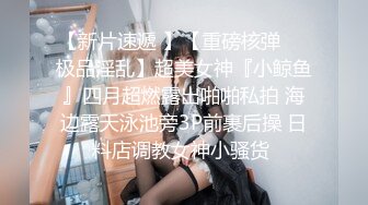   大奶肥臀超骚的小女人让大哥镜头前调教玩弄，小嘴塞满大鸡巴，撅着屁股舔菊花