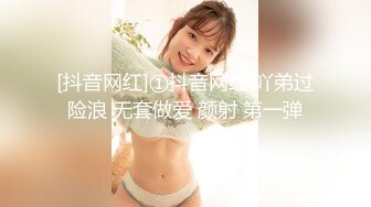 大神潜入大楼女厕偷拍 连衣裙长发美女的黑逼