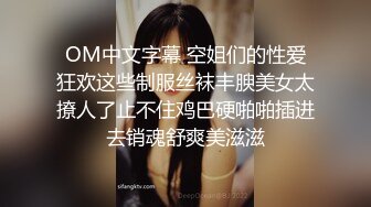 -护士装D罩杯大奶美女 两个大车灯露在外面 拨开丁字裤揉穴 假屌猛捅