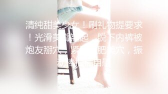 伪娘贴贴 眼镜大哥镜头感超强 操美妖的时候还不忘时时看手机镜头 捕捉每一个美好瞬间