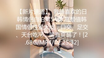 商场女厕偷拍 长的还不错的短发美女的小黑B