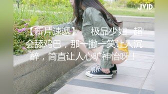 2023新流出黑客破解家庭网络摄像头偷拍模特身材美女洗完澡在简陋客厅擦身整理头发